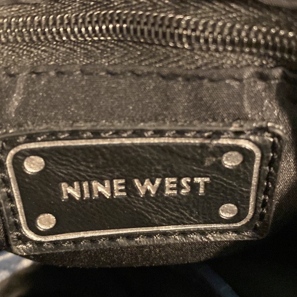 Beautiful Nine West crossbody purse - Picture 4 of 4